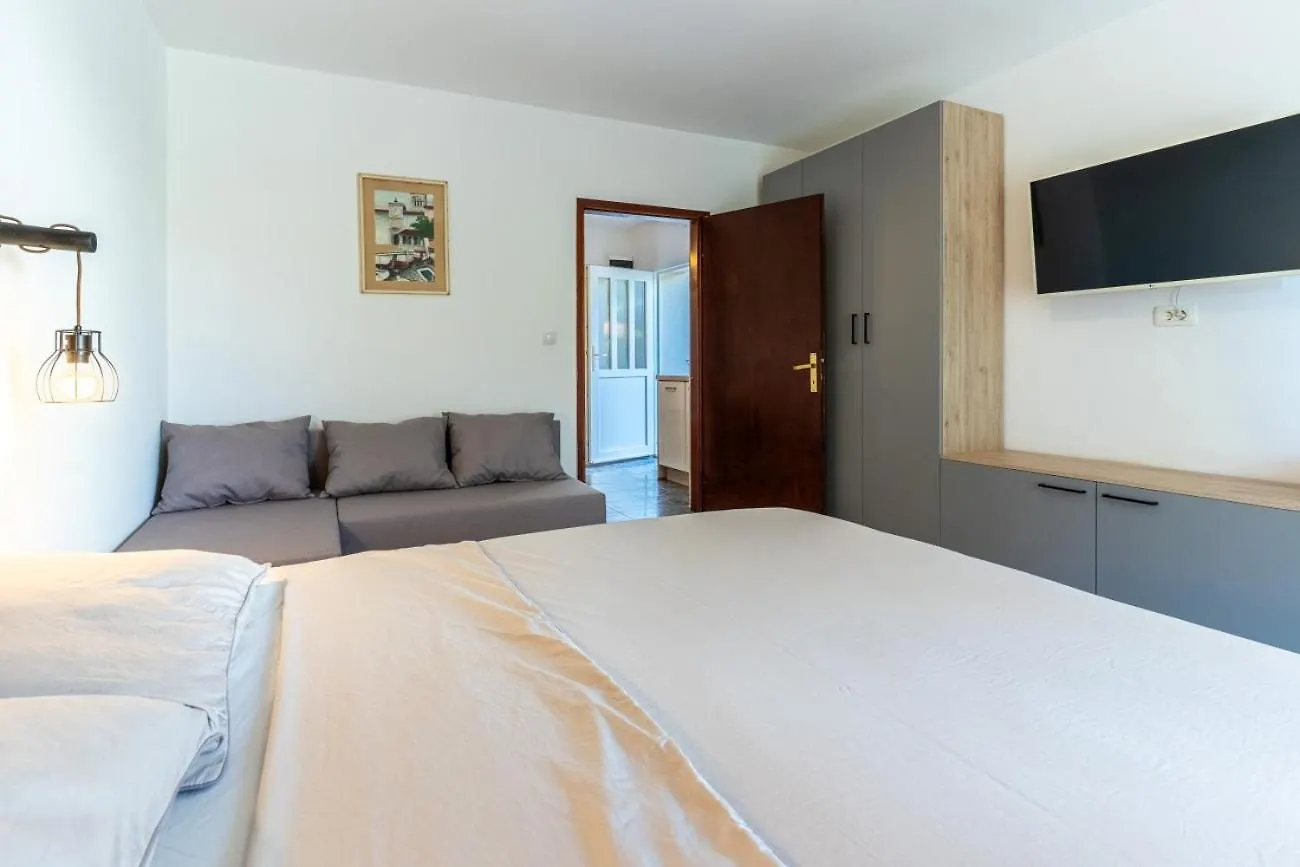 Apartment Cres 4249-2